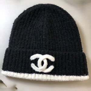 ✨CHANEL Classic Black and White Beanie